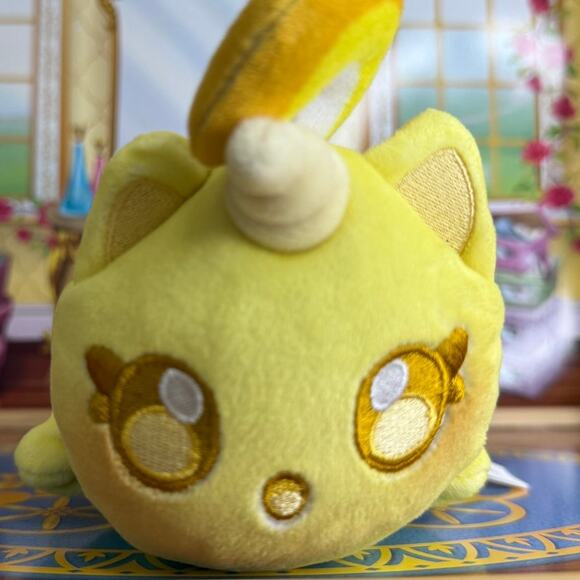 Aphmau MeeMeow | Limited Edition Yellow Unicorn Cat Plush - Picture 5 of 5